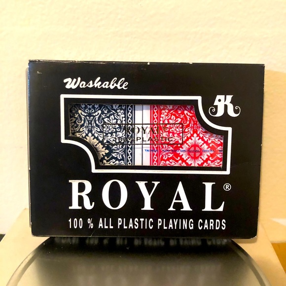 ROYAL 100% Plastic Playing Cards - Picture 1 of 5